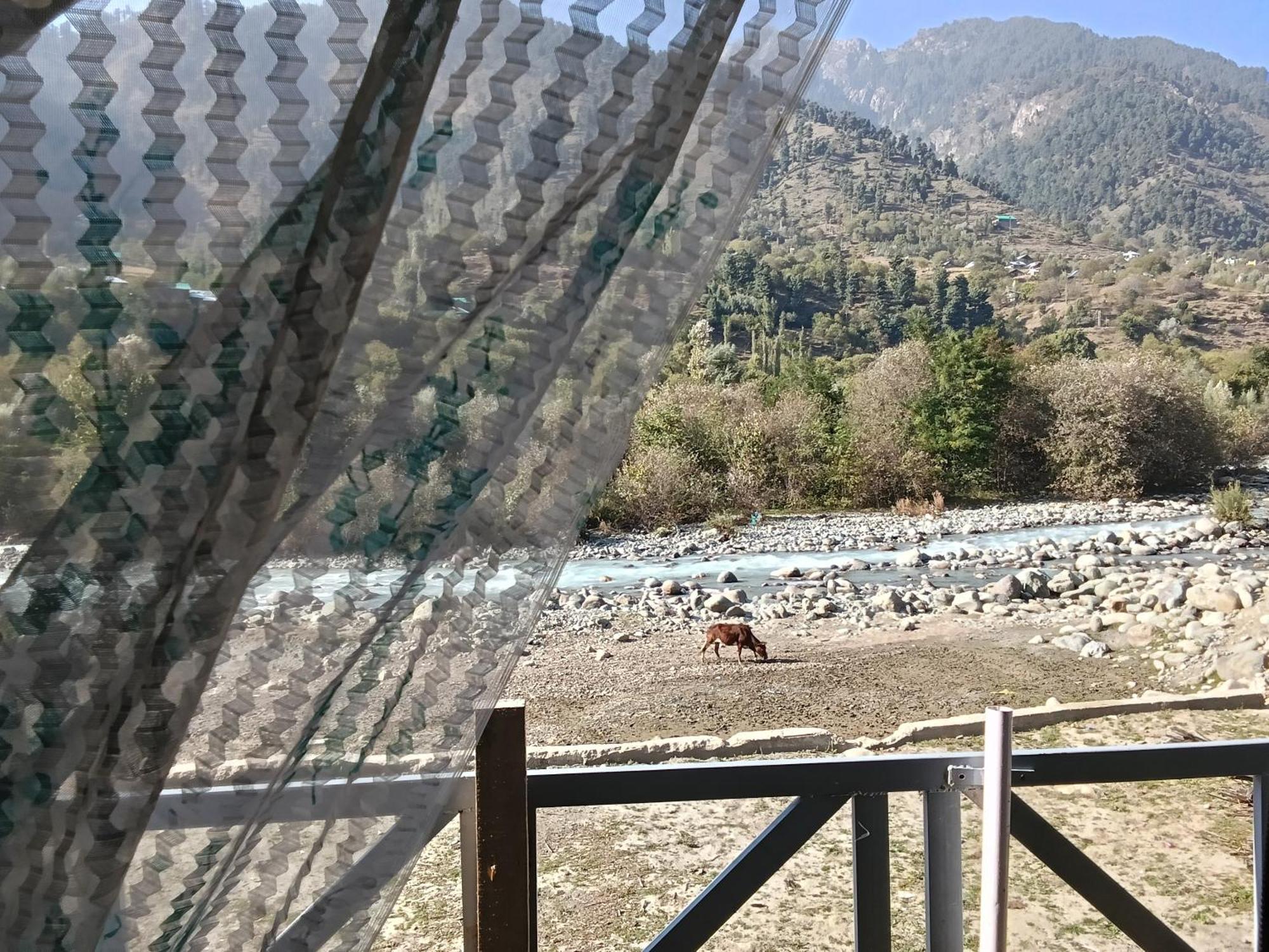 River-Scape Anantnag Buitenkant foto
